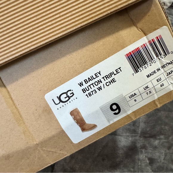 UGG Brown Women's Winter Boots with Cream Fur Bailey Button - Picture 9 of 9